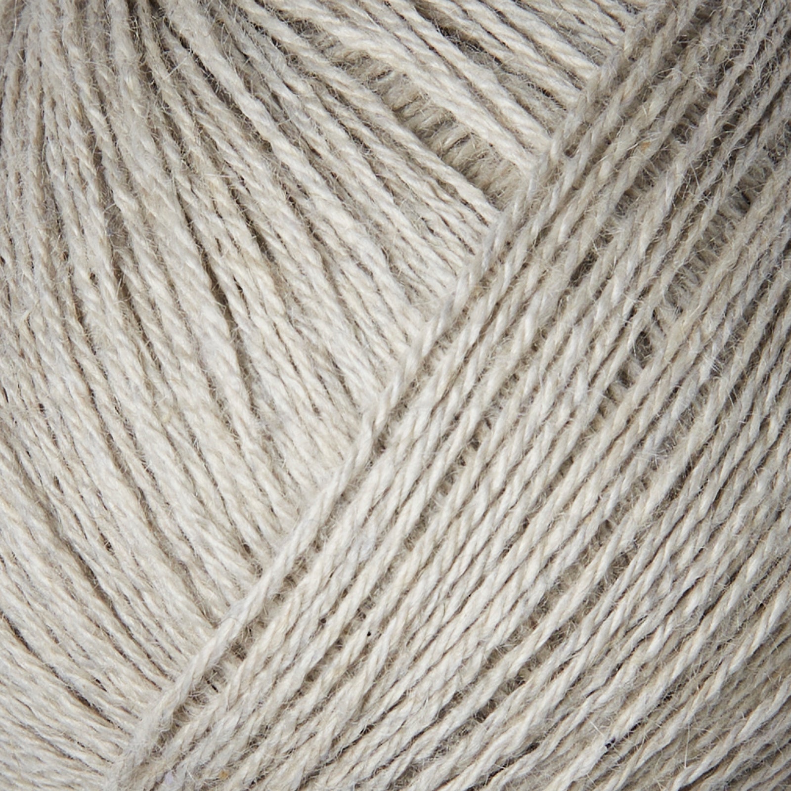 Knitting for Olive uyumlu yumuşak kaşmir ipliği, Oatmeal rengiyle projelerinize sıcaklık ve lüks dokunuş katar.