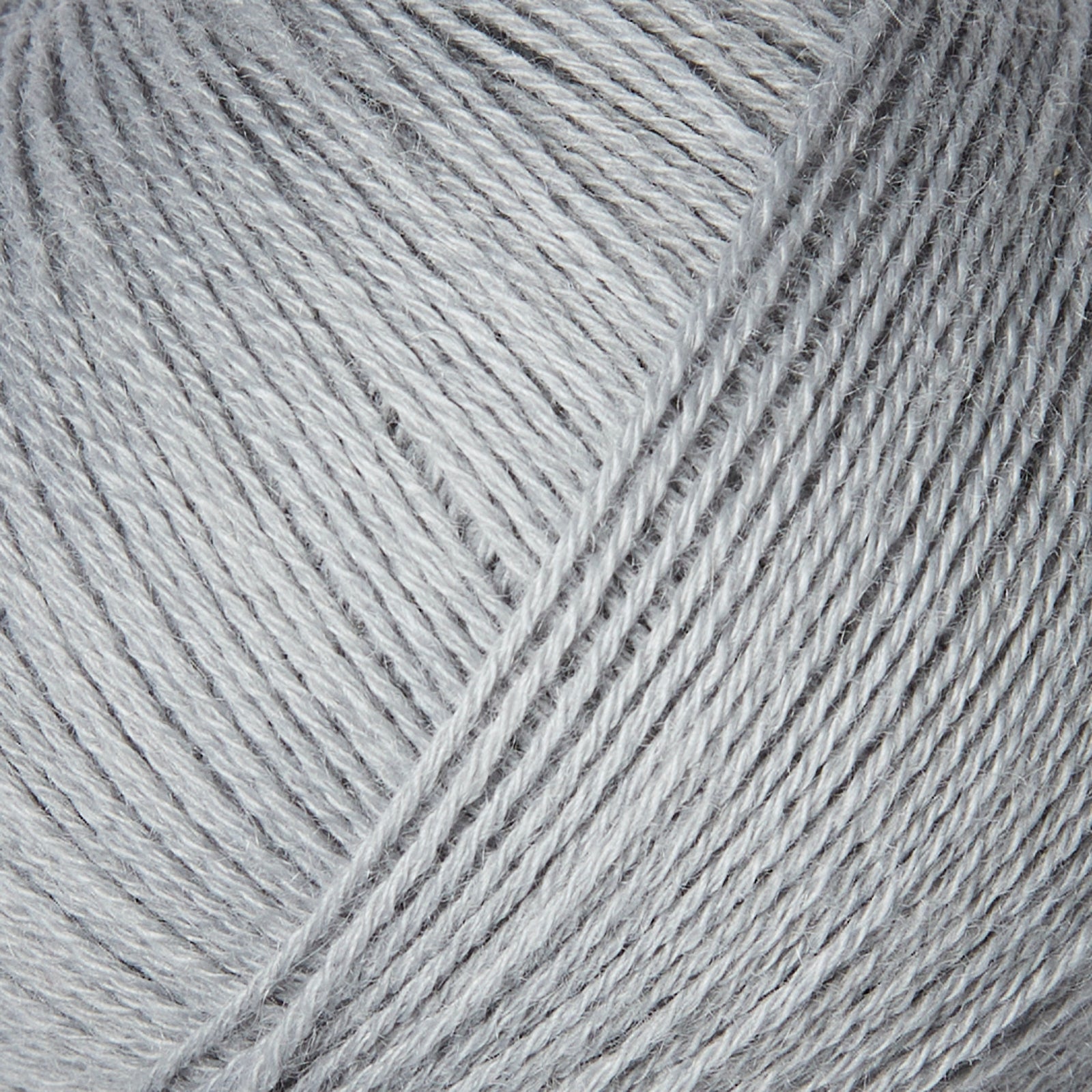 Yumuşacık Soft Blue kaşmir ipliği, Knitting for Olive uyumlu lüks dokunuş.