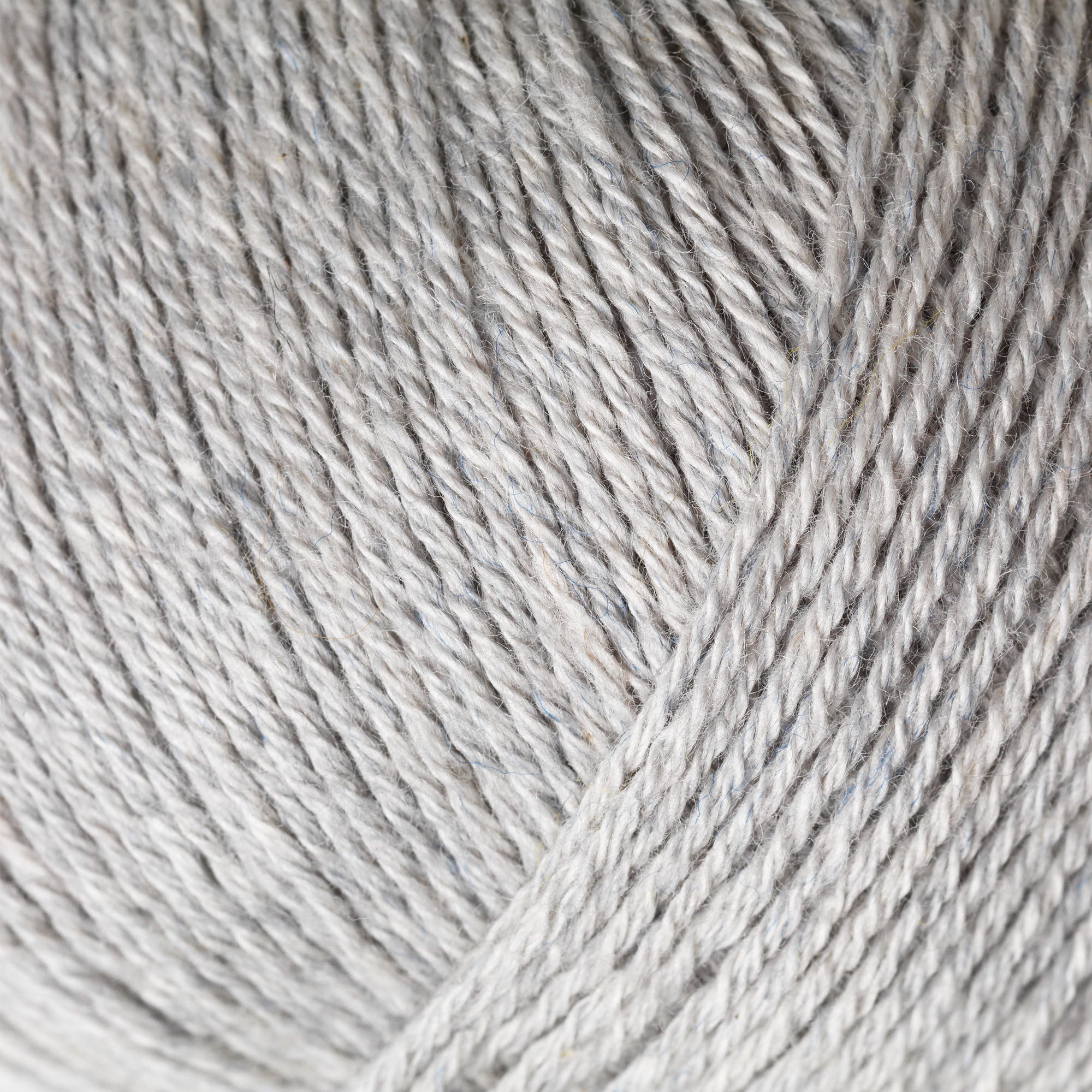 Knitting for Olive Cotton Merino Pearl Gray ile yumuşak, dayanıklı ve bebek cildine uygun doğal pamuk merino karışımı.