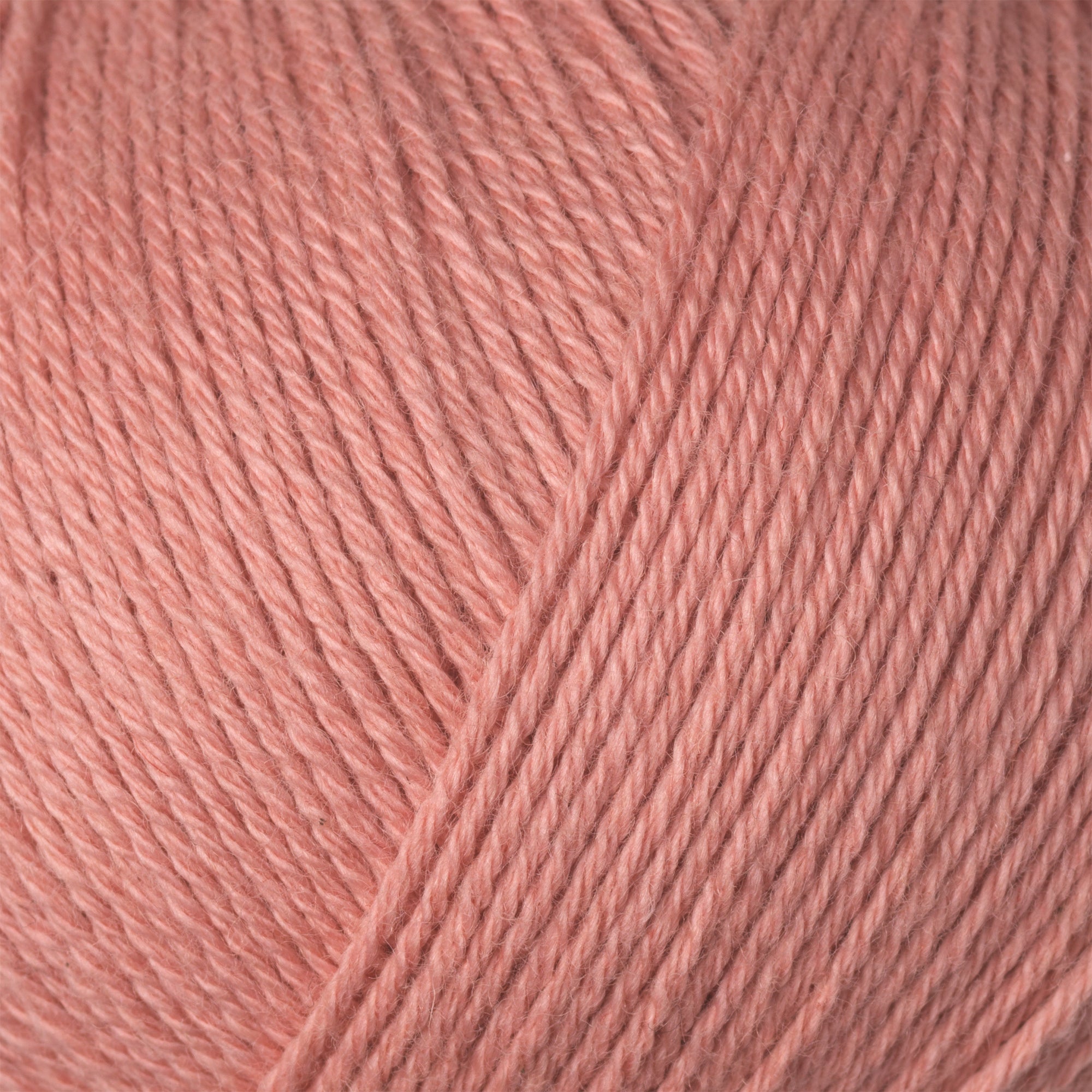 Knitting for Olive Cotton Merino Rhubarb Rose ipliği, bebek ve hassas ciltler için yumuşak, dayanıklı ve canlı renkli bir örgü deneyimi sunar.