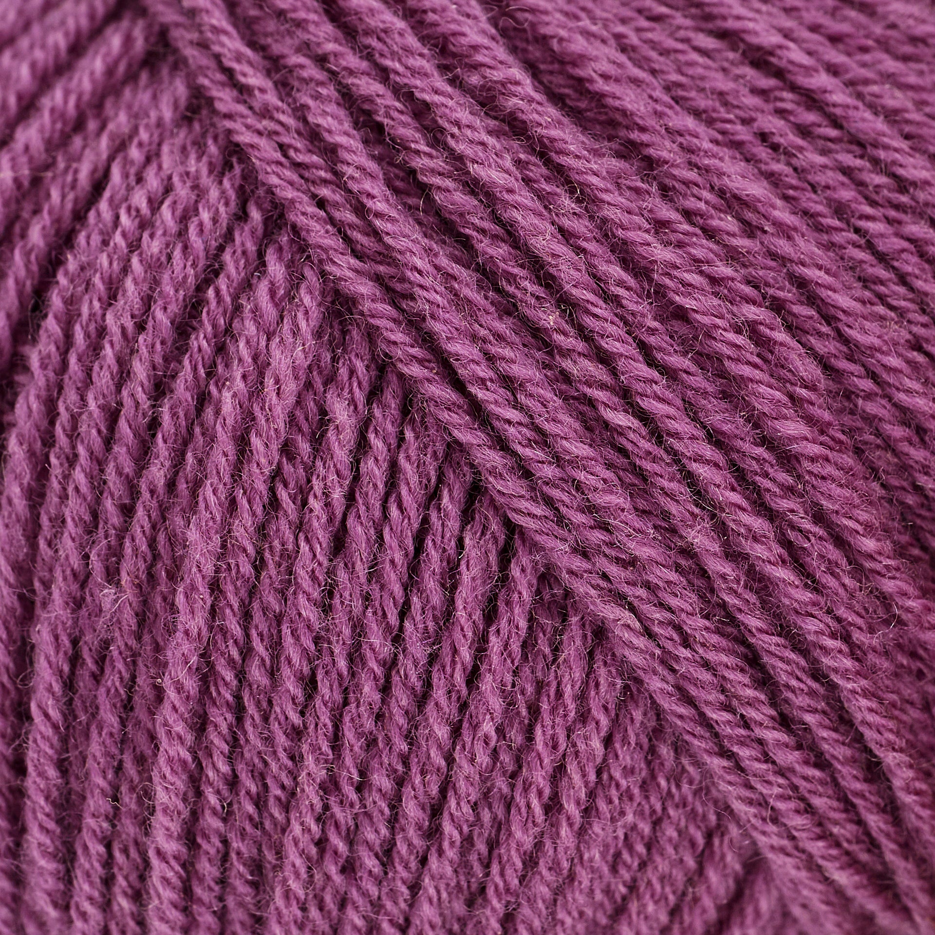 Knitting for Olive Merino Blackberry Ice Cream ile yumuşak ve canlı renkleri birleştirin.