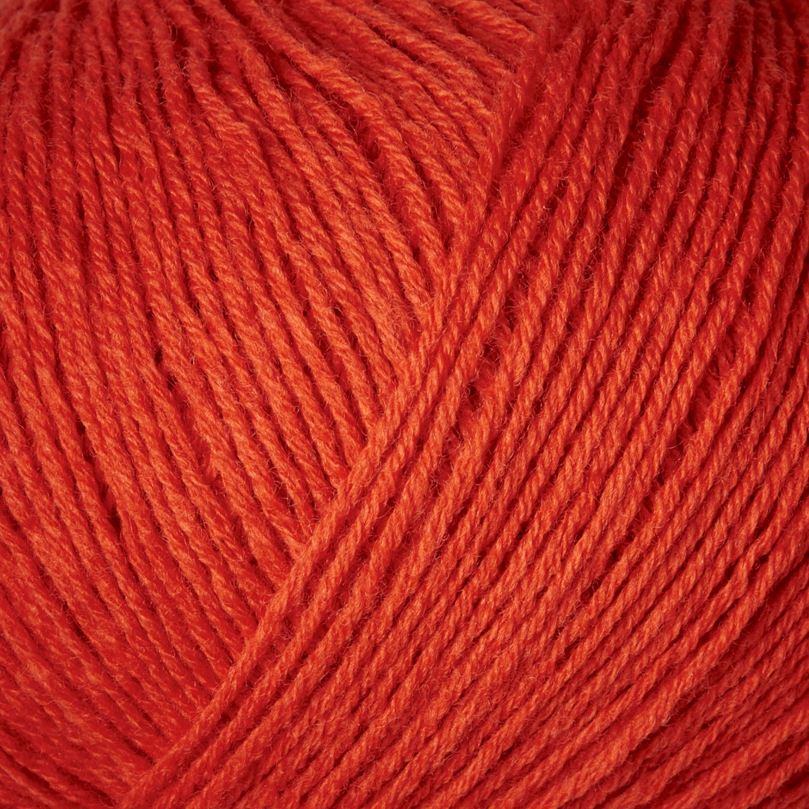 Knitting for Olive Merino'nun Blood Orange tonuyla yumuşak merinos yünü, canlı renk ve kalıcı konfor sunar.