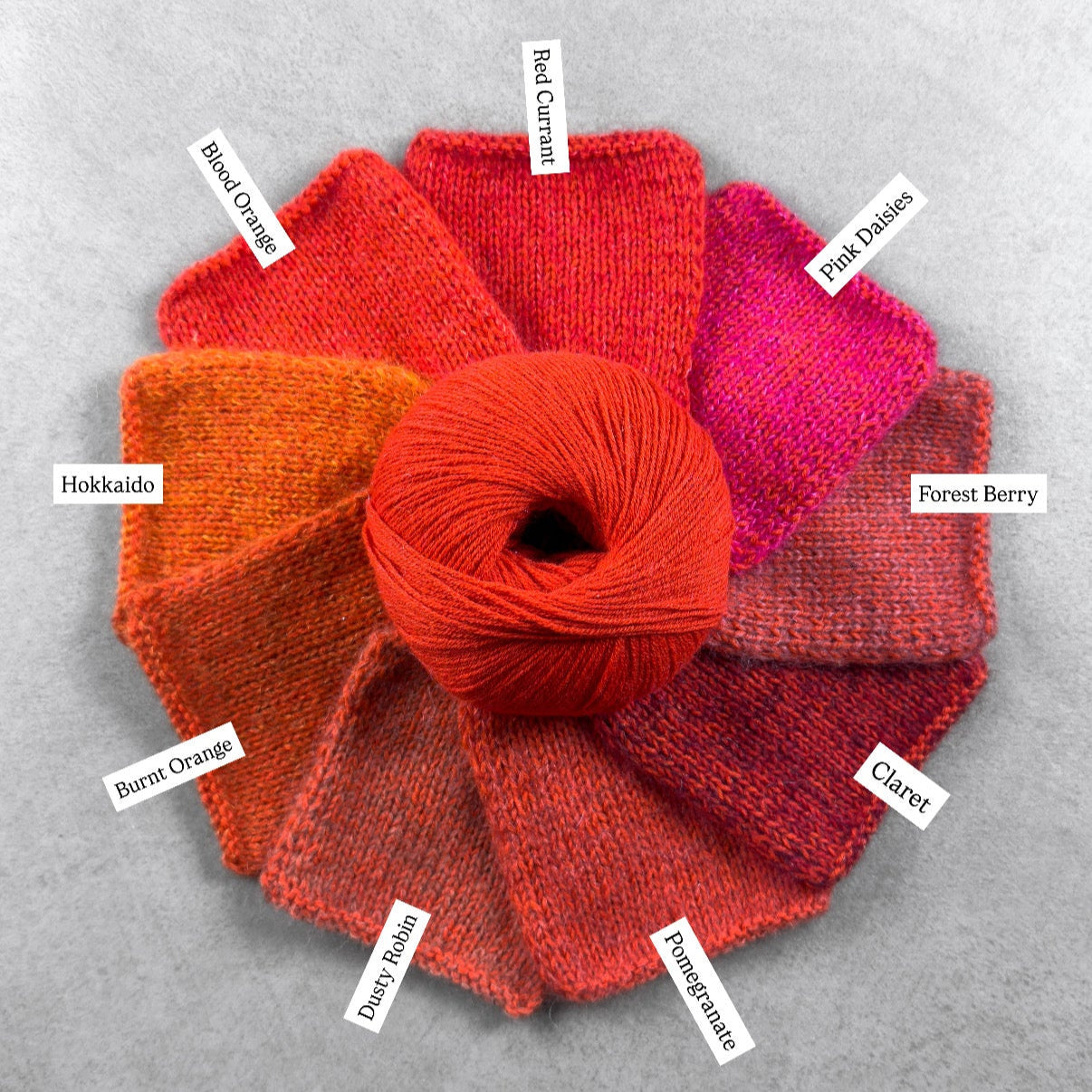 Knitting for Olive Merino'nun Blood Orange tonuyla yumuşak merinos yünü, canlı renk ve kalıcı konfor sunar.