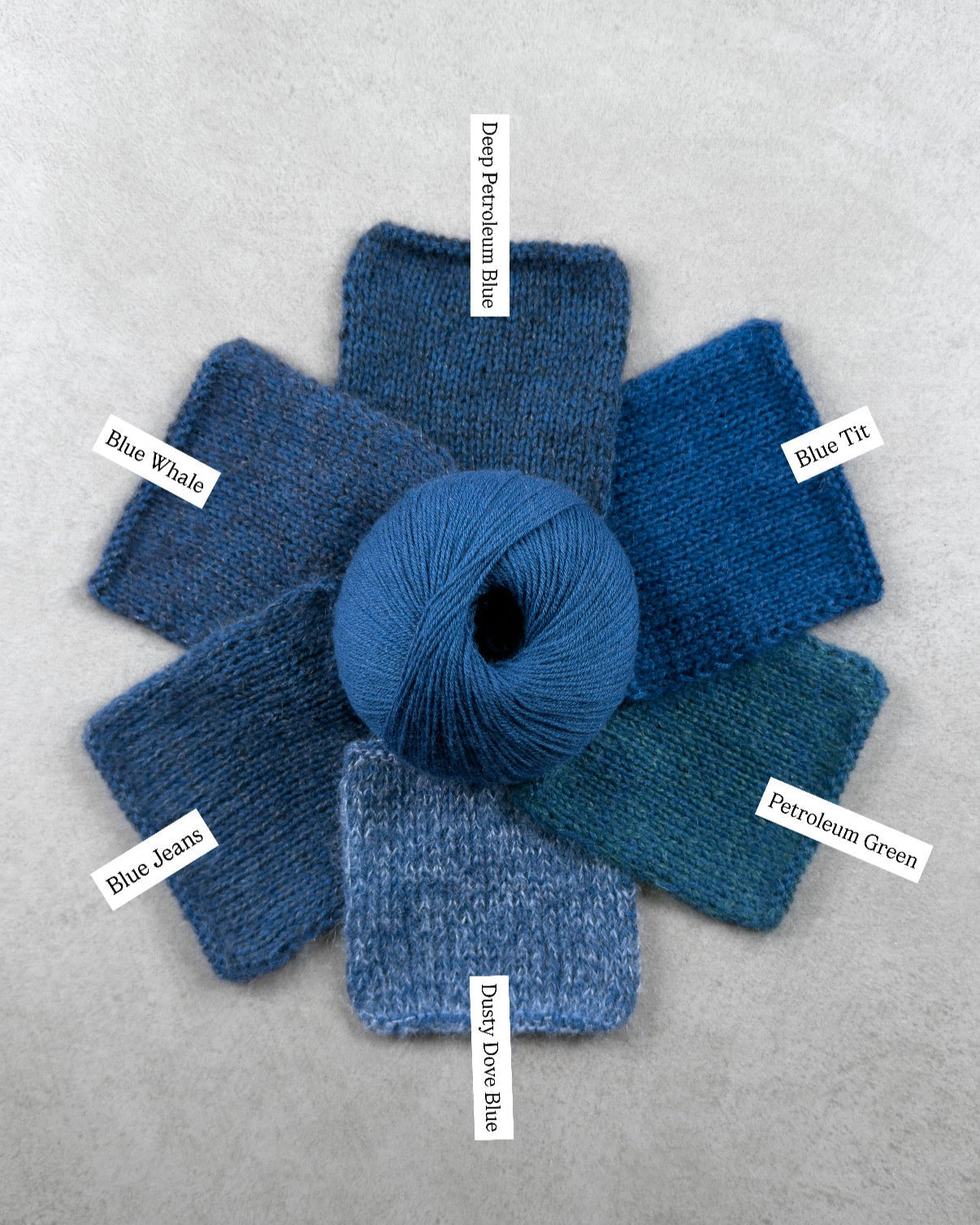 Knitting for Olive Merino'nun Blue Tit rengiyle bebek hassasiyetinde yumuşak ve nefes alan doğal iplik.