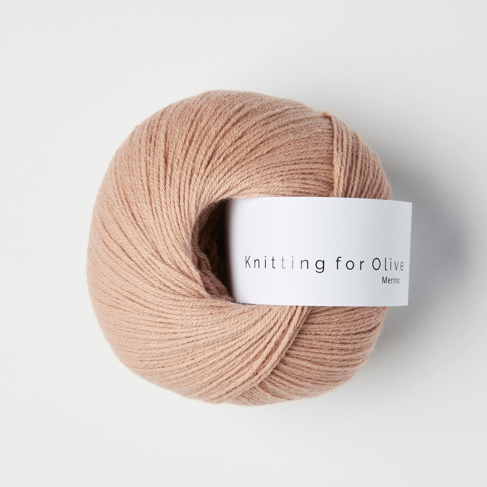 Knitting for Olive Merino'nun yumuşak, cilt dostu Camel Rose ipliğiyle zarif örgüler örün.