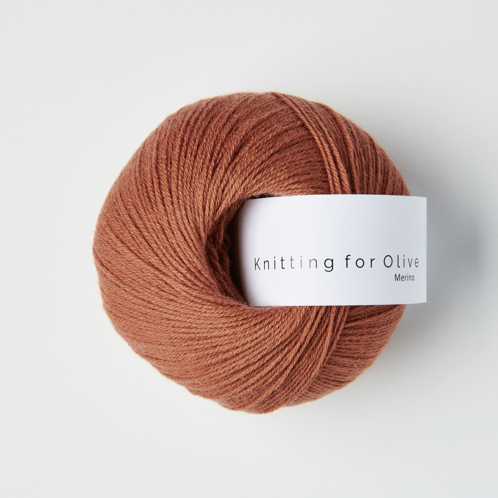 Knitting for Olive Merino ile Copper renginin sıcaklığını yumuşak ve dayanıklı yapısıyla örün.