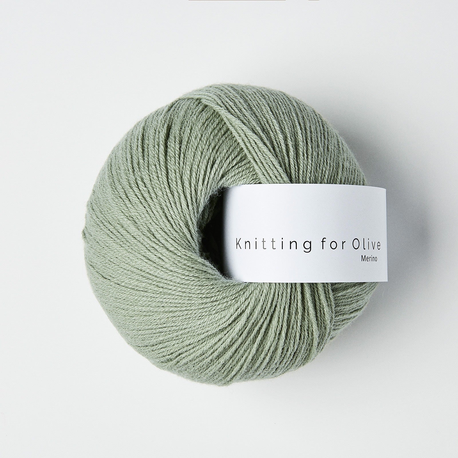 Knitting for Olive Merino'nun Dusty Artichoke rengi, yumuşak ve zarif bir doğal iplik.