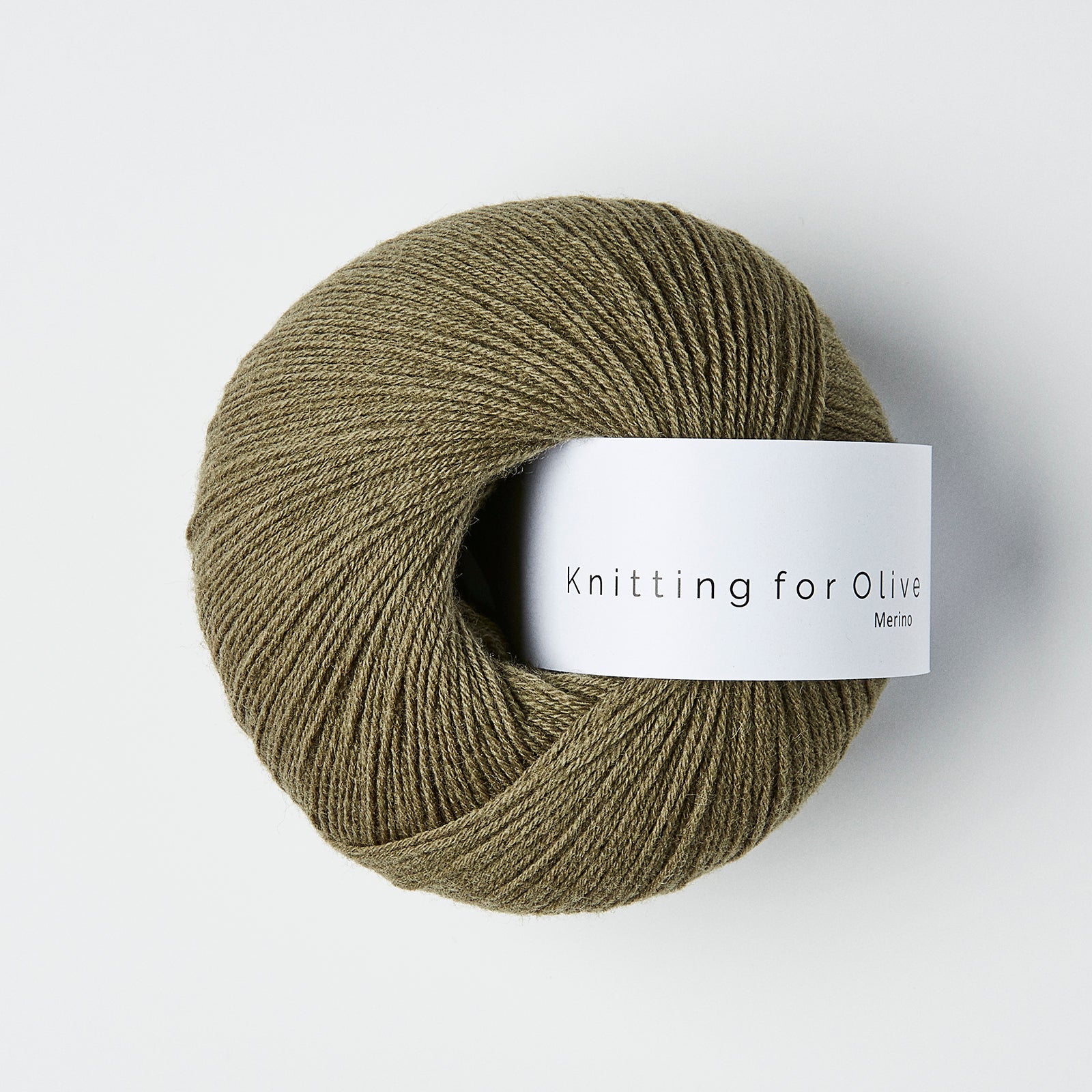 Knitting for Olive Merino Dusty Olive ile yumuşak, nefes alan lüks ipliğin zarif zeytin tonunu keşfedin.