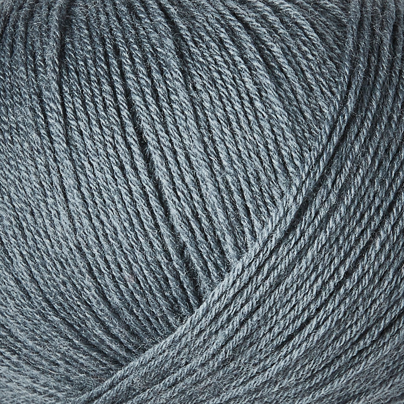 Knitting for Olive Merino Dusty Petroleum Blue ile yumuşak dokunuş ve canlı renk bir arada.