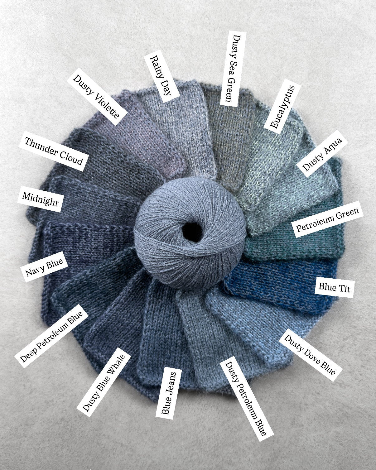 Knitting for Olive Merino Dusty Petroleum Blue ile yumuşak dokunuş ve canlı renk bir arada.