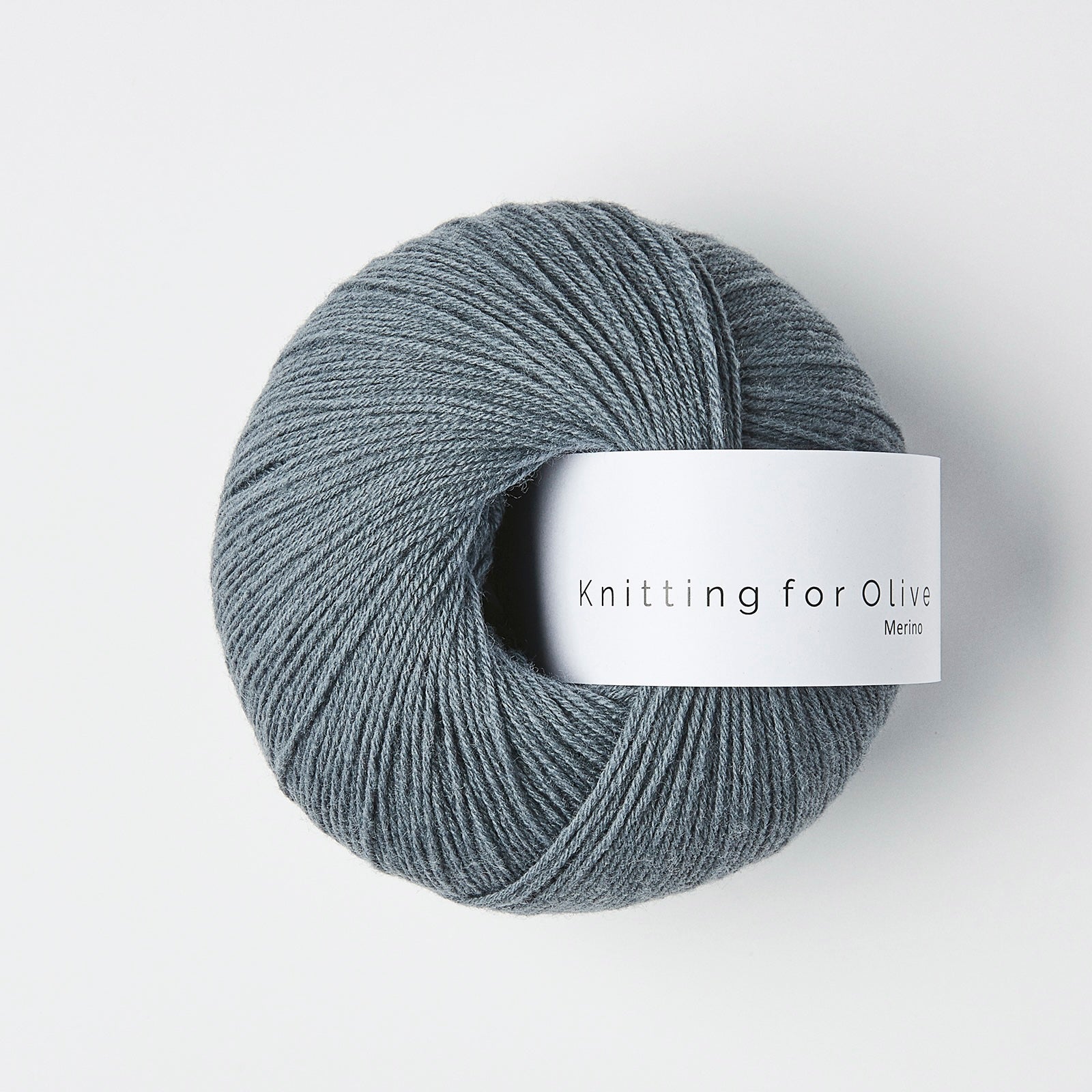 Knitting for Olive Merino Dusty Petroleum Blue ile yumuşak dokunuş ve canlı renk bir arada.