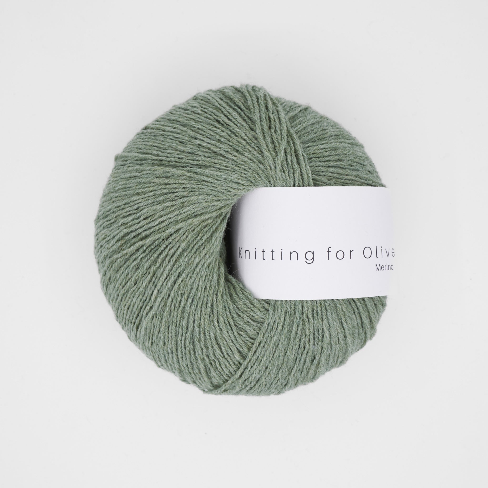 Eucalyptus rengi ipeksi Merino yünü, huzurlu şıklık ve yumuşacık kalite sunar.