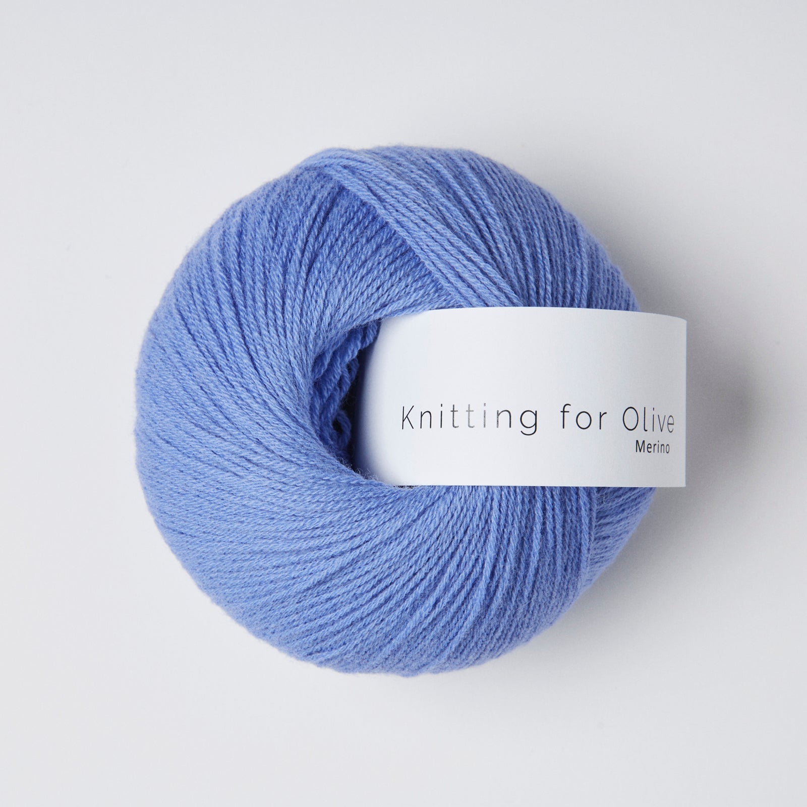 Knitting for Olive Merino'nun Lavender Blue tonu, yumuşak ve dayanıklı yapısıyla örgülerinize kalite katar.