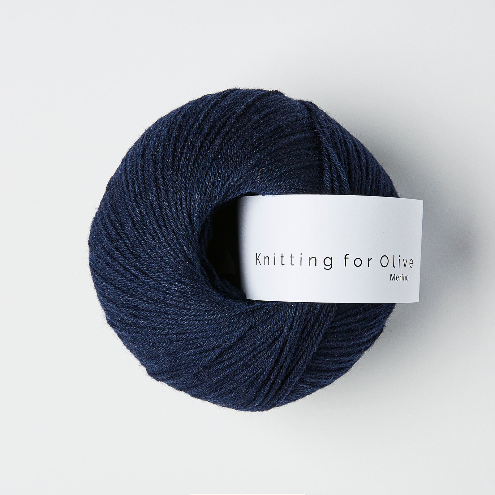 Knitting for Olive Merino Navy Blue ile yumuşak, dayanıklı ve zarif mavi tonunda el işlerinize kalite katın.