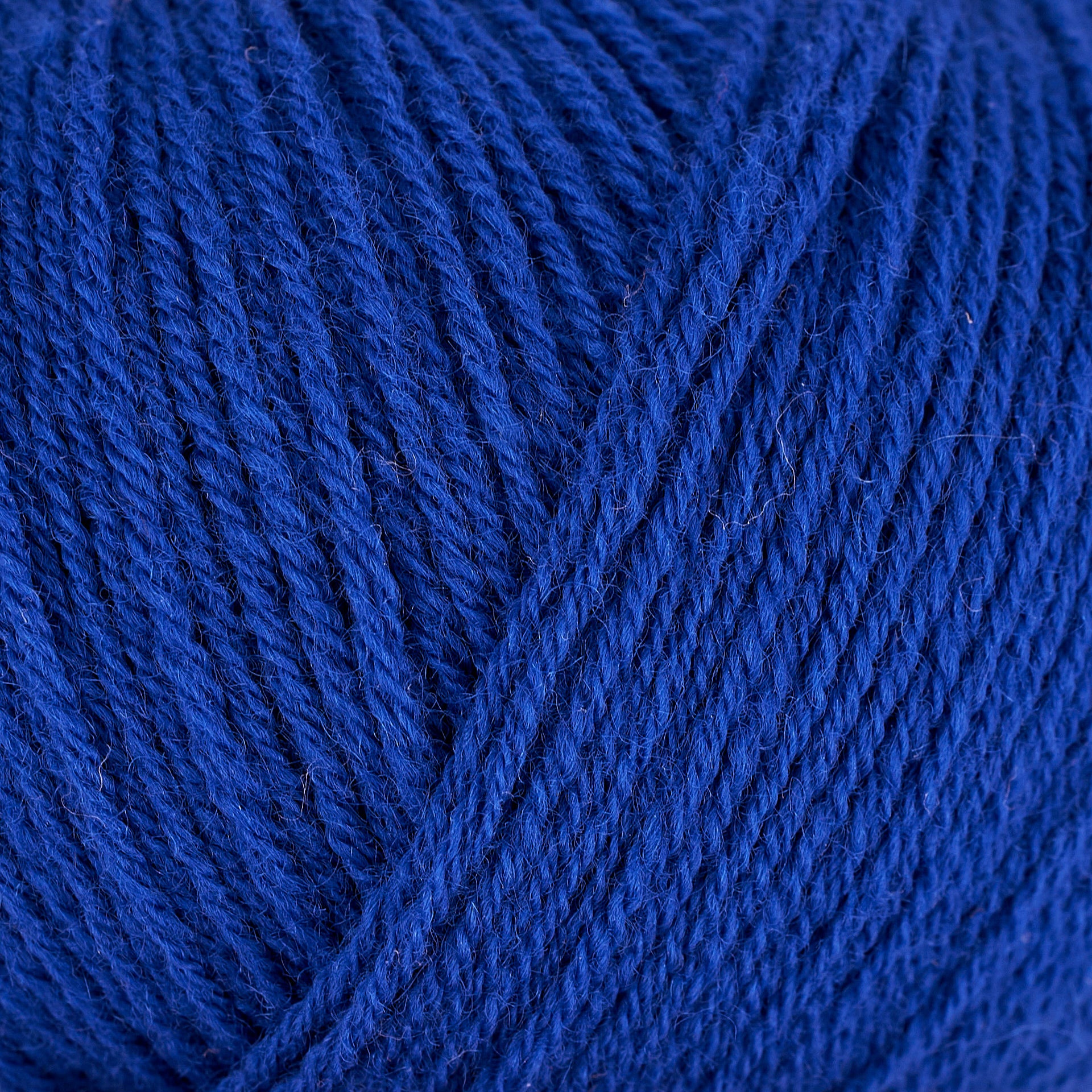 Knitting for Olive Merino Peacock yumuşak merinos yününün canlı tavus kuşu yeşili tonu.