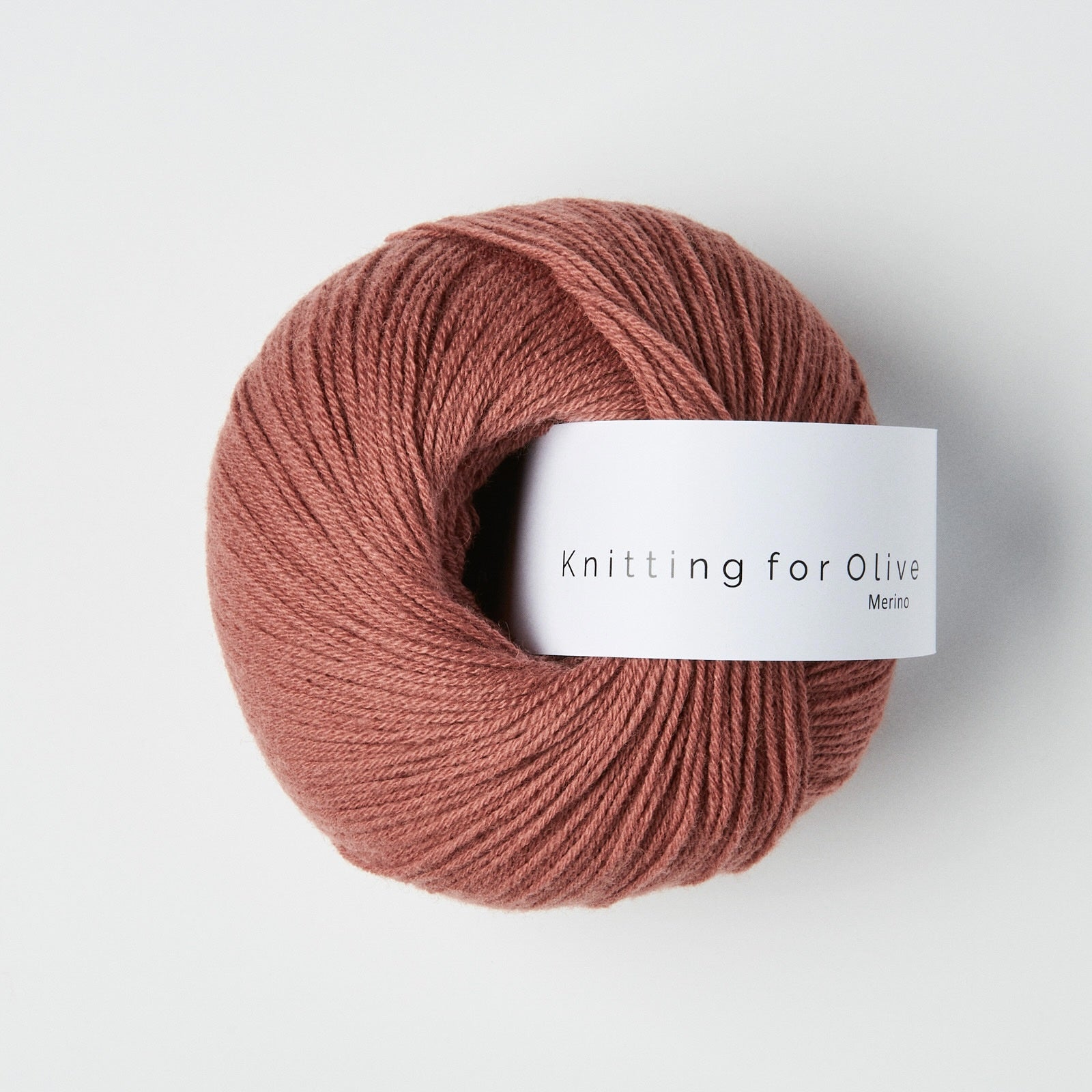 Knitting for Olive Merino Plum Rose ile yumuşak ve canlı renklerde örgüler örün.