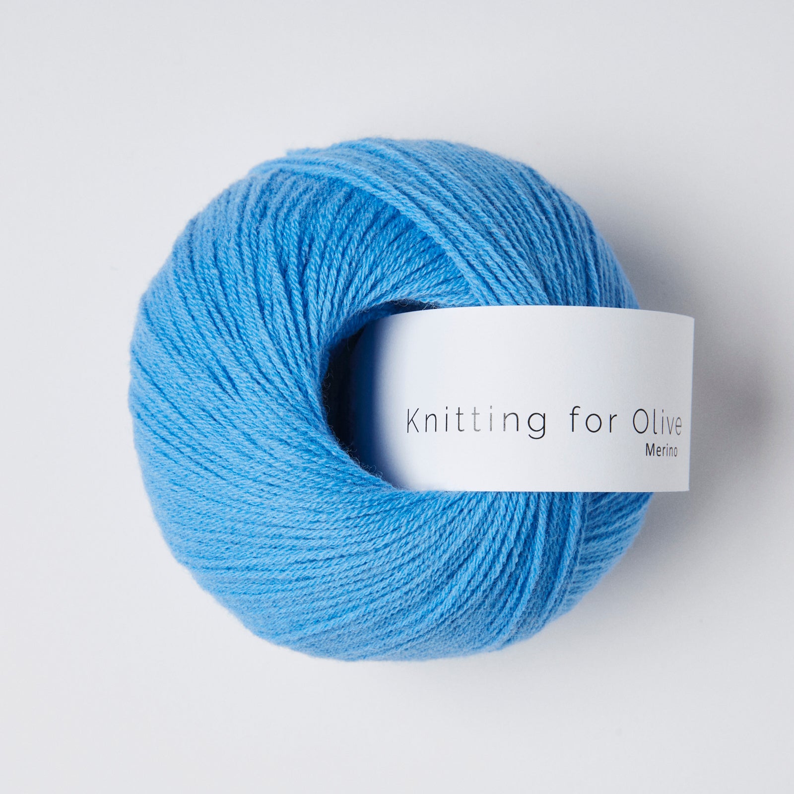 Knitting for Olive Merino Poppy Blue ile yumuşaklık ve canlı mavi tonu bir arada.