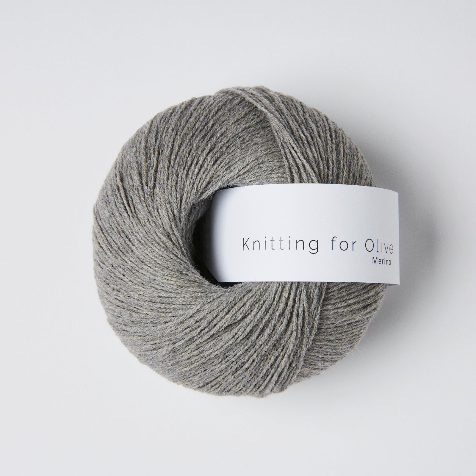 Knitting for Olive Merino'nun yağmurlu gün huzurunu yansıtan yumuşacık merinos ipliği.