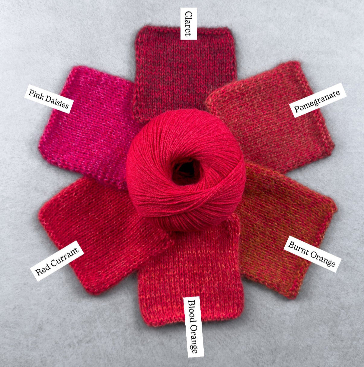 Knitting for Olive Merino'nun bebek hassasiyetindeki doğal kırmızı ipliğiyle yumuşaklığı ve dayanıklılığı bir arada yaşayın.