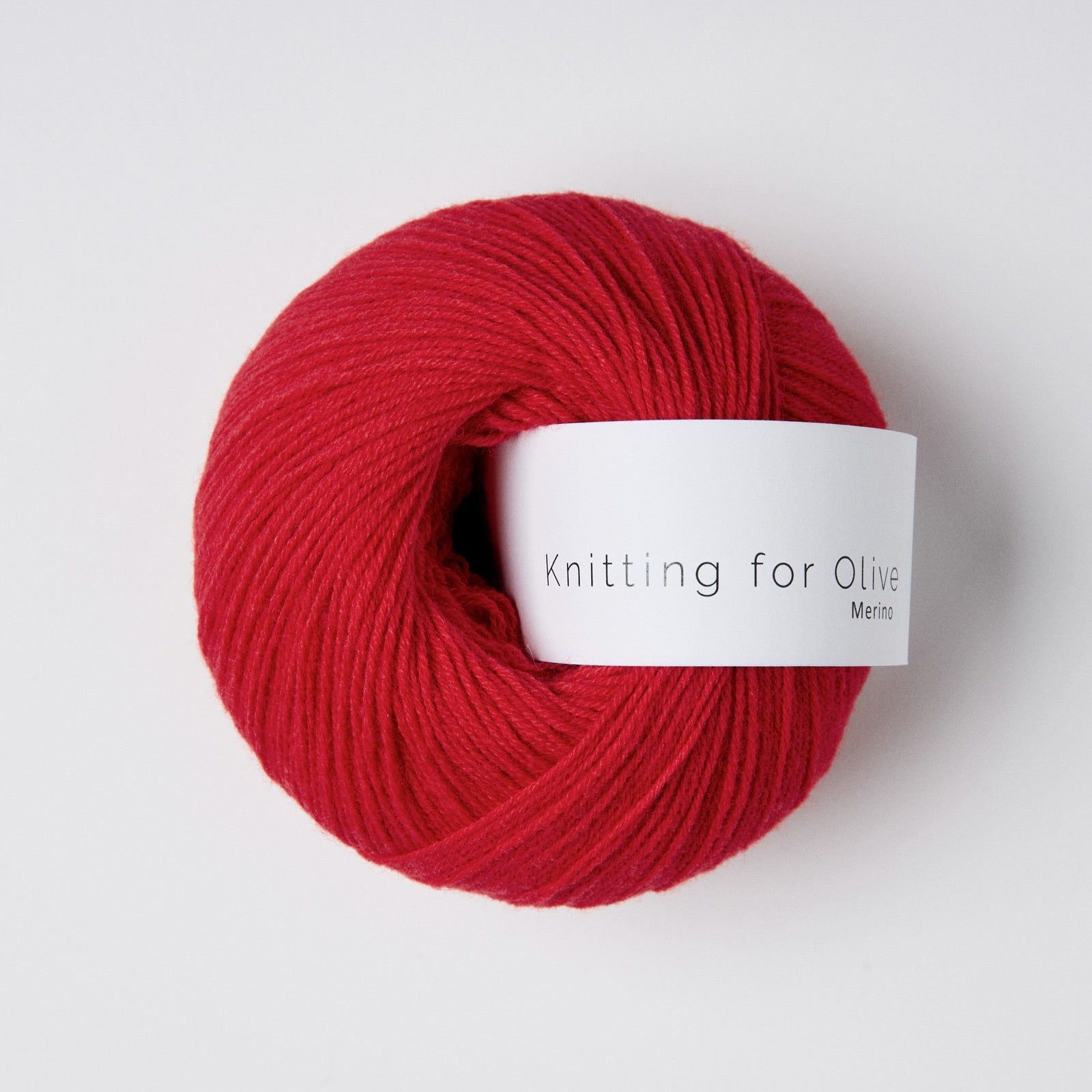 Knitting for Olive Merino'nun bebek hassasiyetindeki doğal kırmızı ipliğiyle yumuşaklığı ve dayanıklılığı bir arada yaşayın.