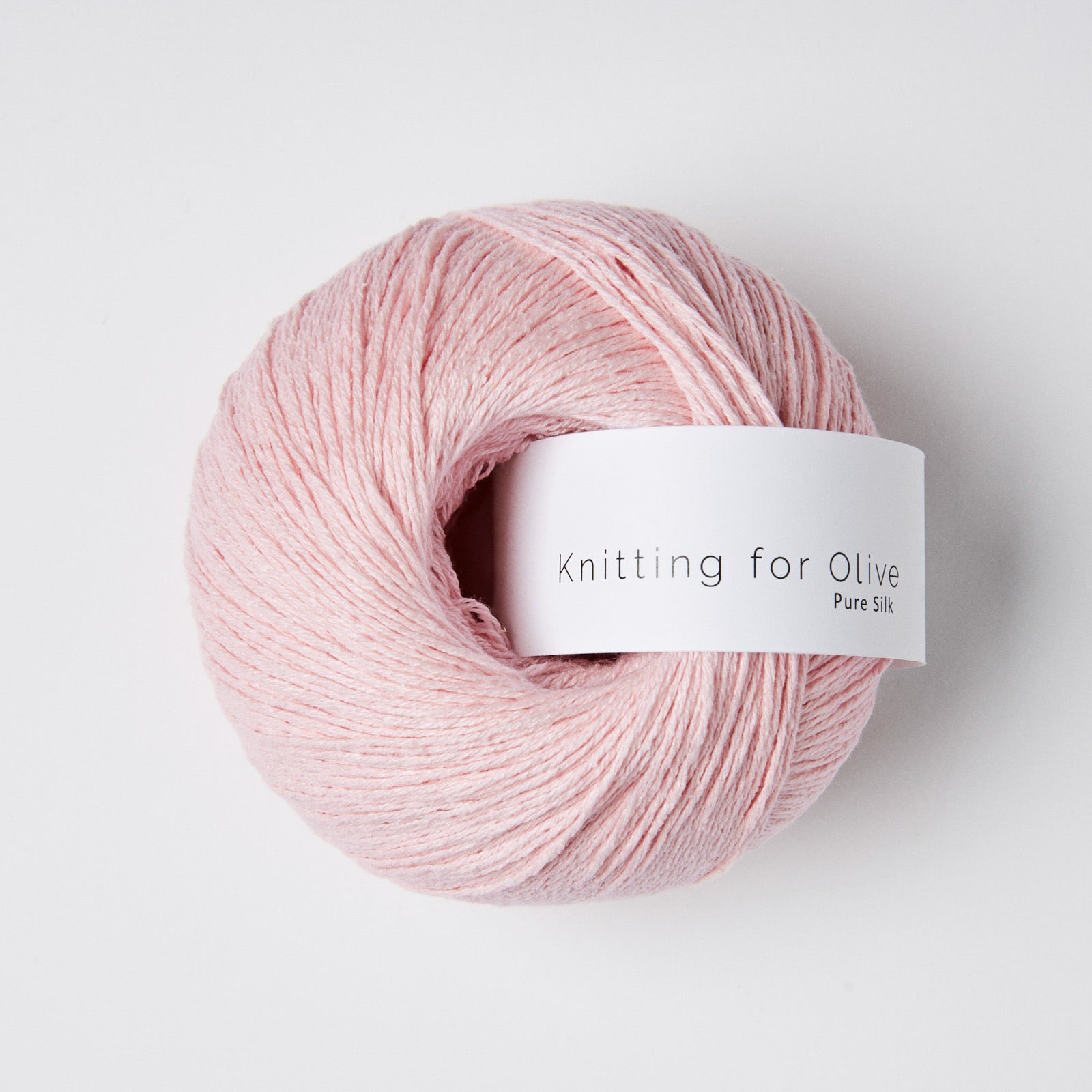 Knitting for Olive Pure Silk Cherry Blossom ile yumuşak dokusu ve zarif parlaklığıyla özel tasarımlarınızı öne çıkarın.