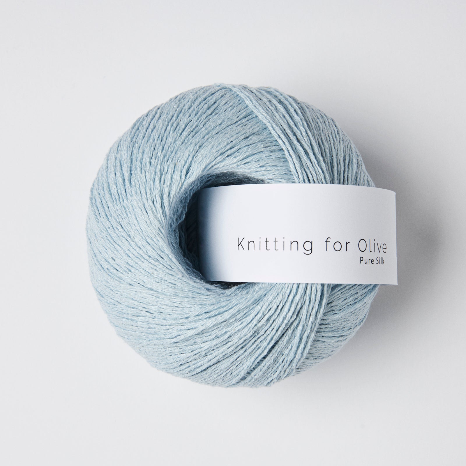 Knitting for Olive Pure Silk Ice Blue ipeksi yumuşaklık ve zarif parlaklık sunan lüks bir iplik.