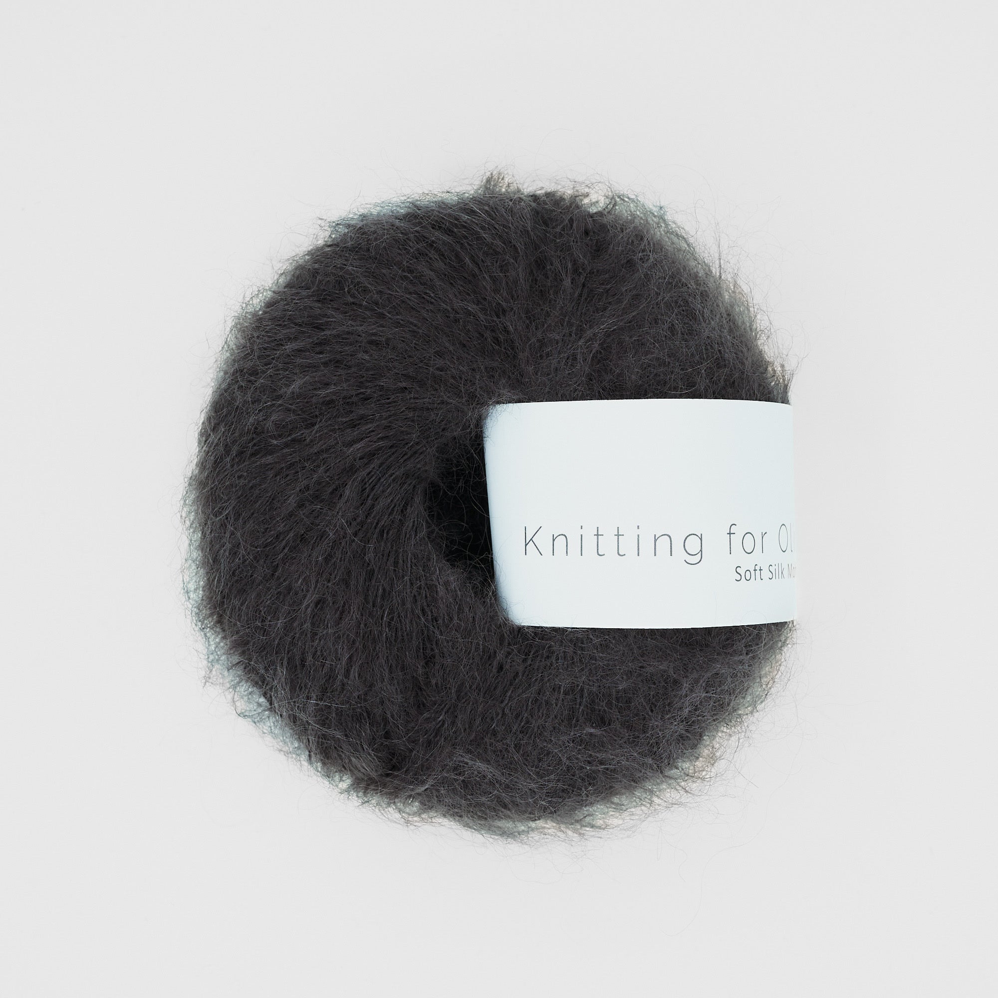 Knitting for Olive Soft Silk Mohair Black Tea, ipeksi yumuşaklık ve doğal parlaklık sunan hafif bir ipliktir.
