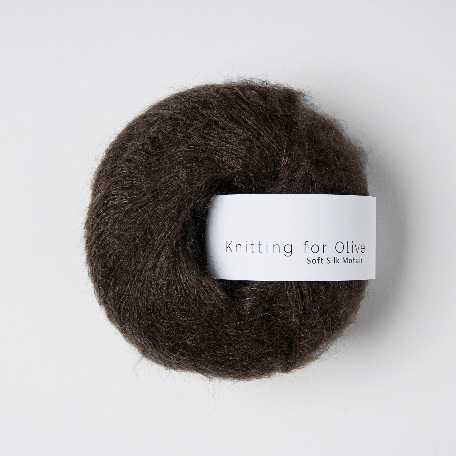 Yumuşacık dokusu ve sıcak kahve tonuyla Knitting for Olive Soft Silk Mohair, şıklığı konforla buluşturuyor.