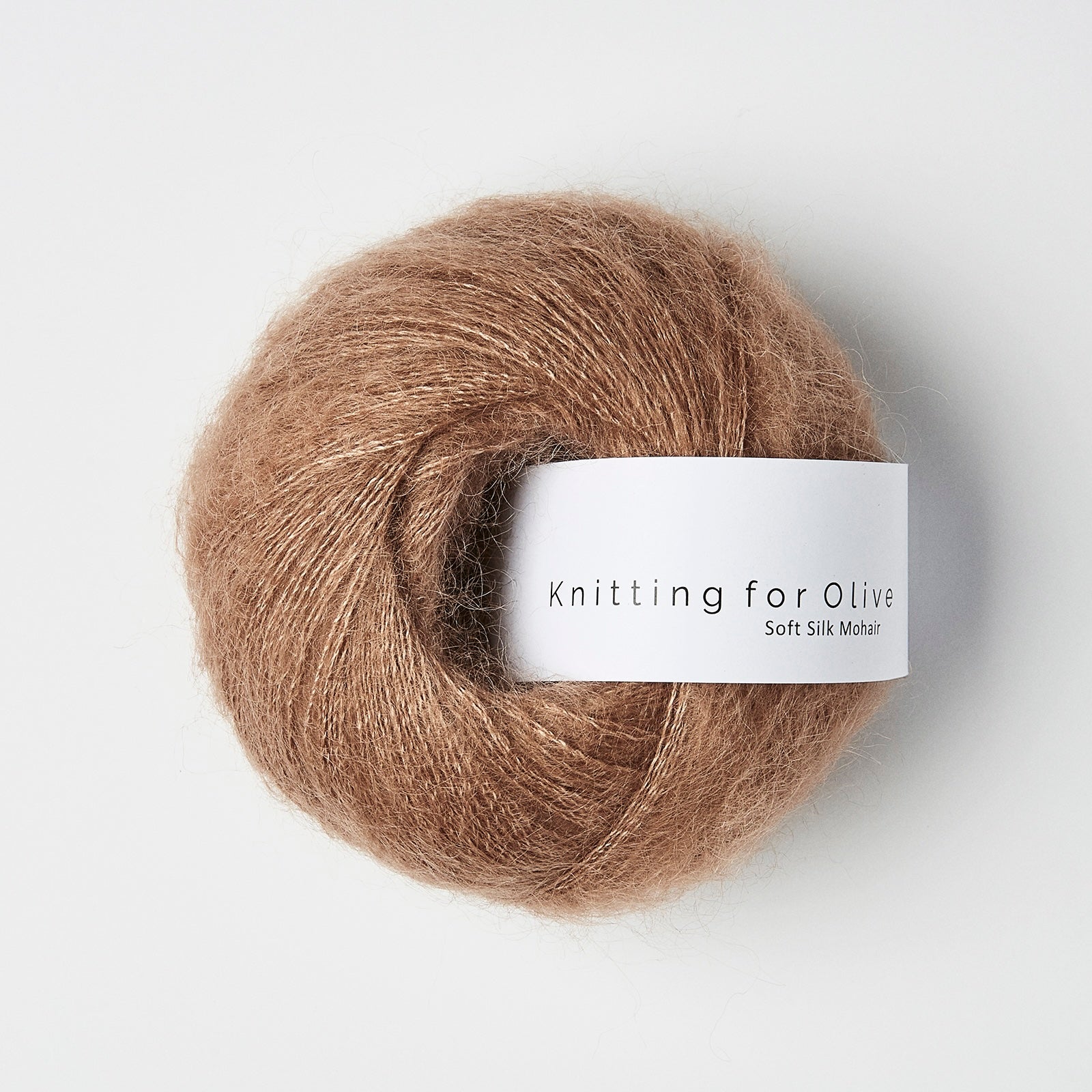 Knitting for Olive Soft Silk Mohair Brown Nougat ile yumuşacık, hafif ve lüks bir sıcaklık örün.