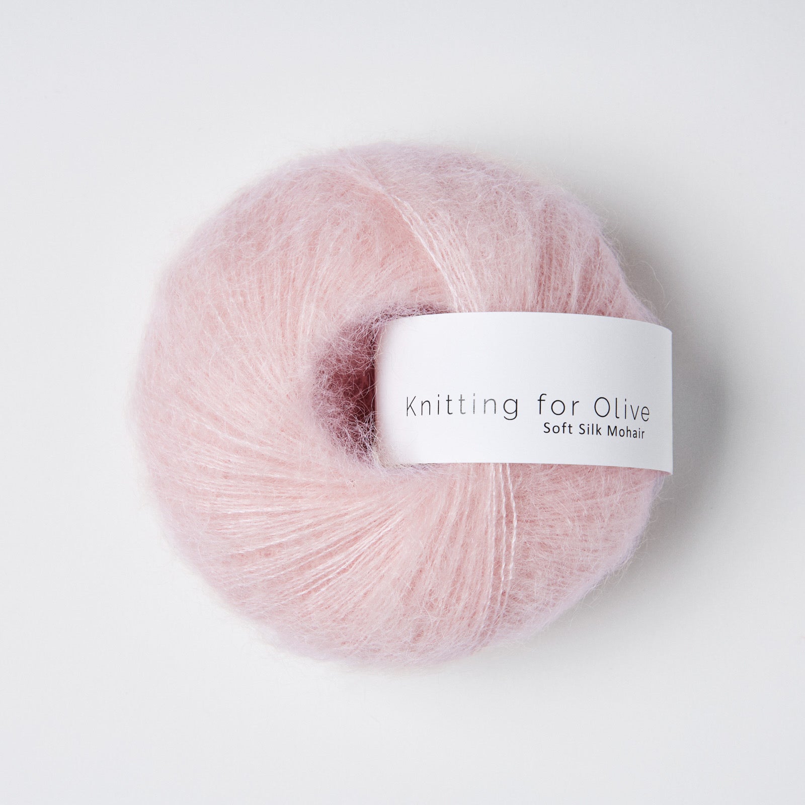 Knitting for Olive Soft Silk Mohair ile kiraz çiçeği tonunda hafif ve sıcak örgüler yaratın.