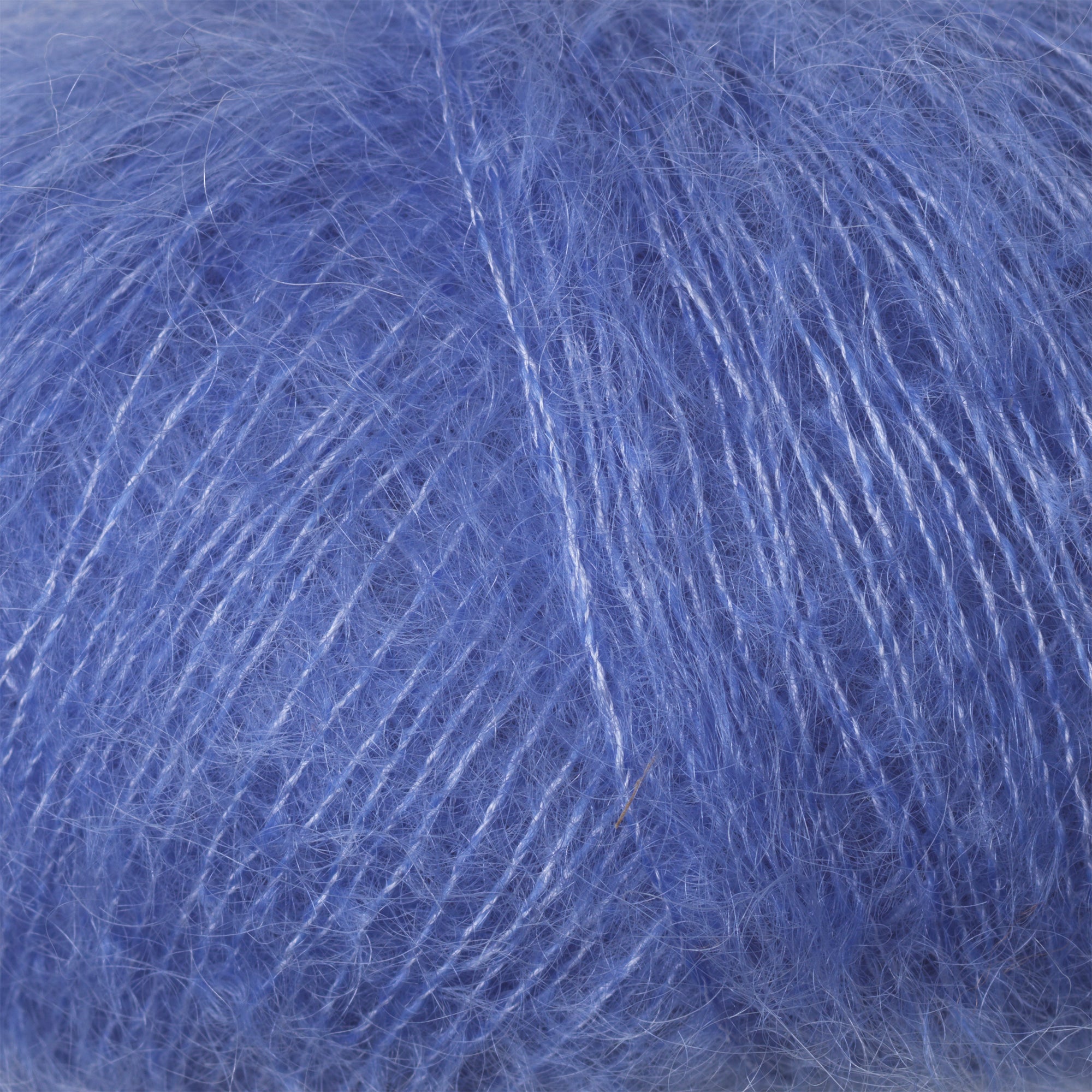 Yumuşacık lavanta mavisi Soft Silk Mohair iplikle örgülerinize lüks ve ipeksi bir dokunuş katın.