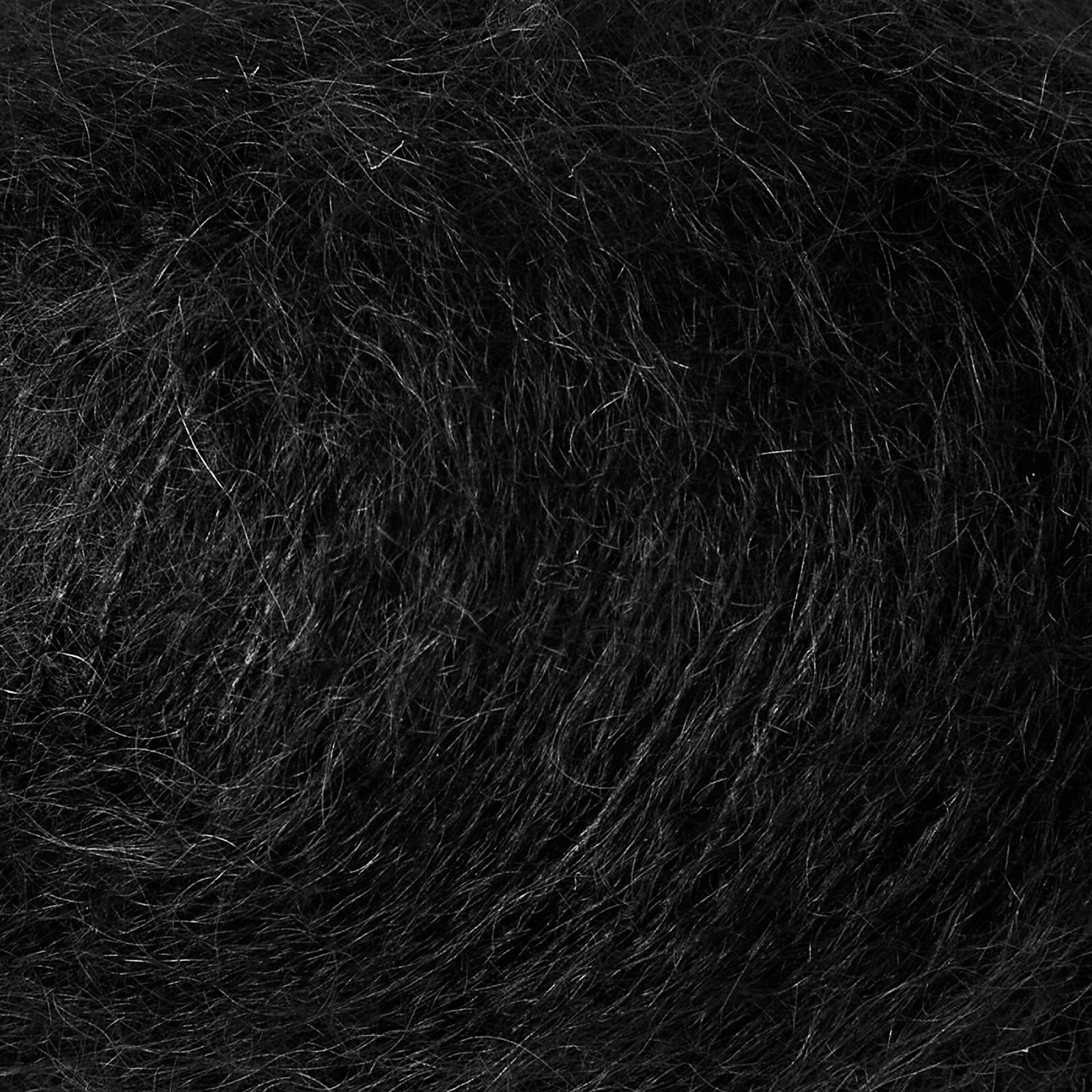 Knitting for Olive Soft Silk Mohair Licorice ipliği, lüks yumuşaklık ve zarif parlaklık sunar.