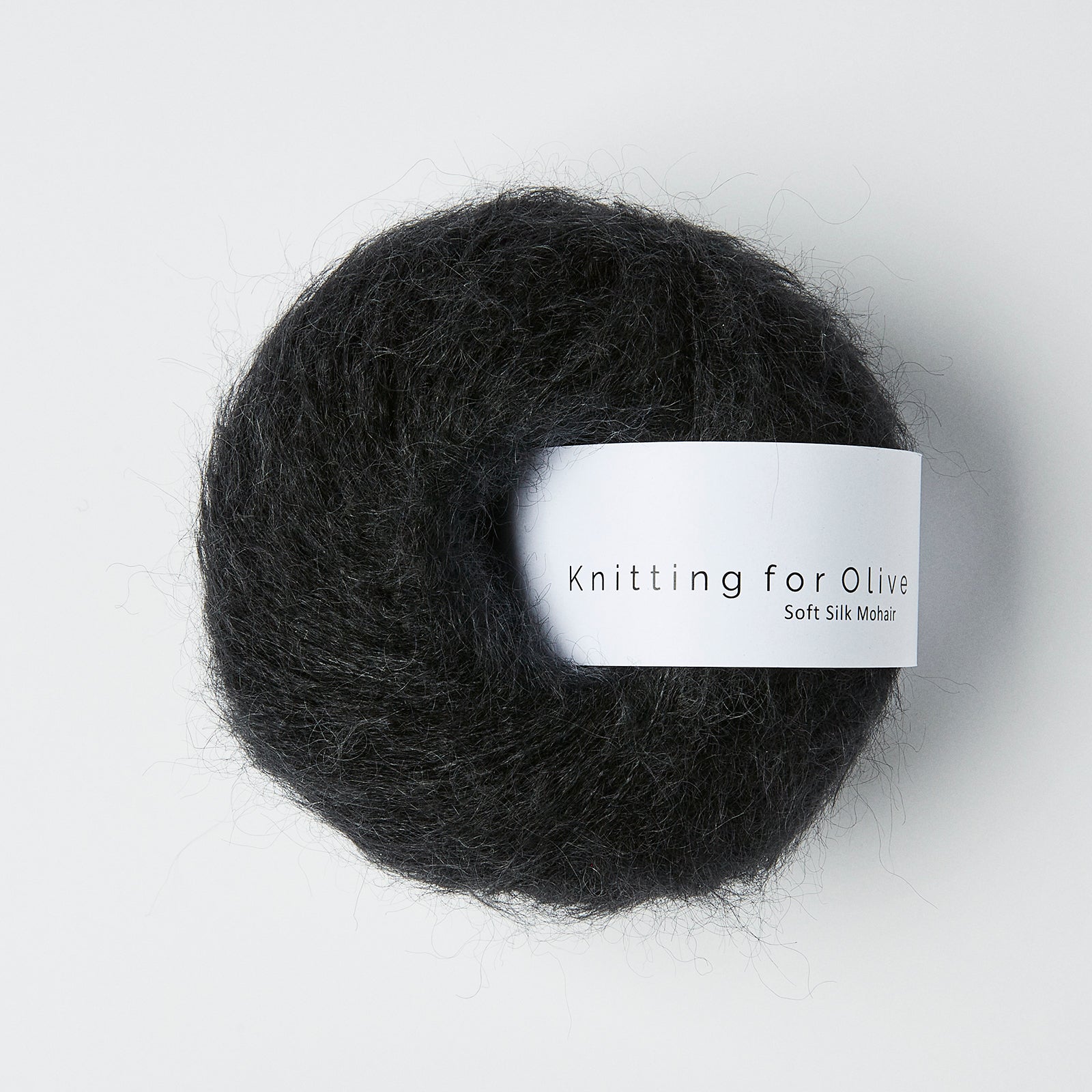 Knitting for Olive Soft Silk Mohair Licorice ipliği, lüks yumuşaklık ve zarif parlaklık sunar.