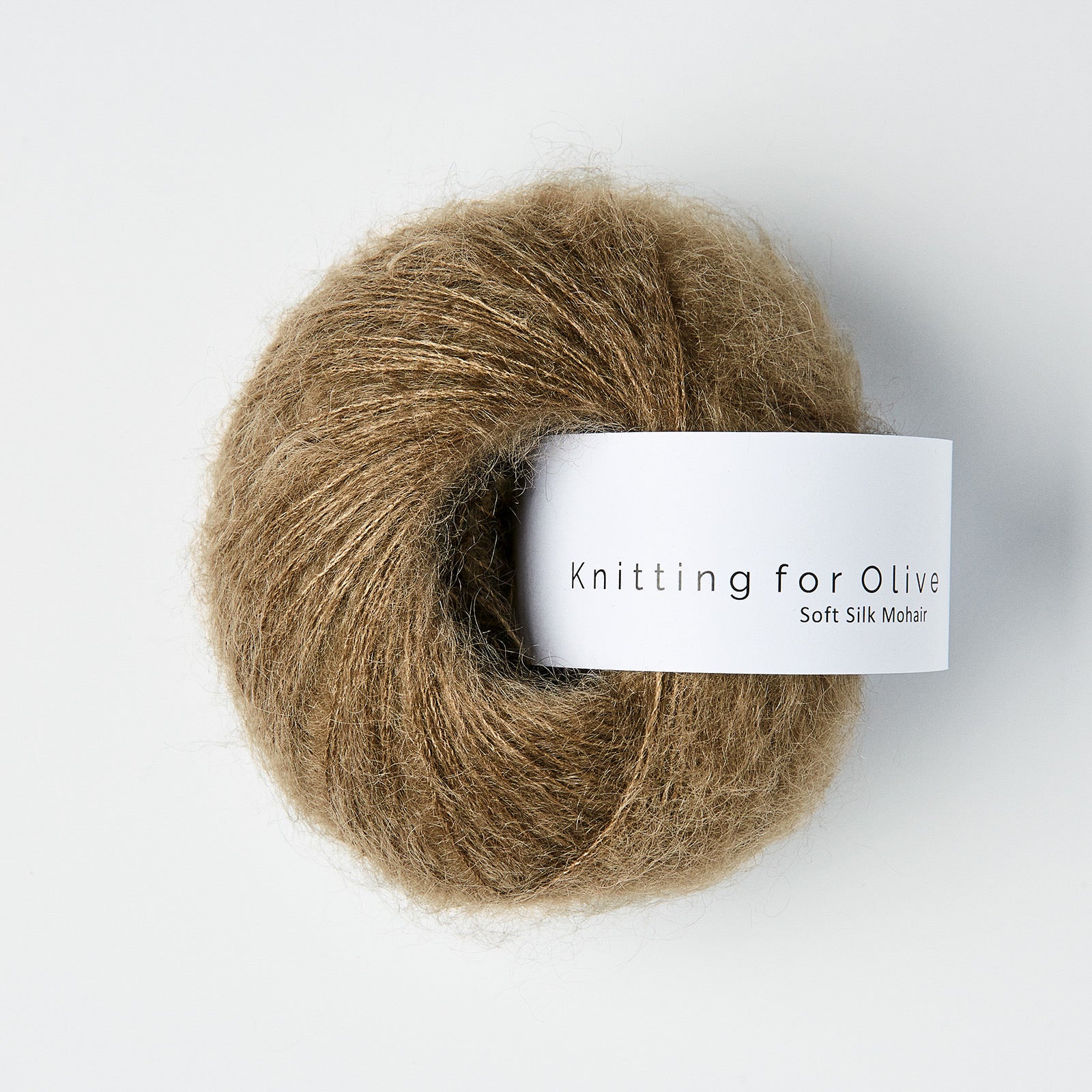 Nut Brown Soft Silk Mohair, yumuşacık ipek tüyleriyle örgülerinize lüks ve zarafet katar.