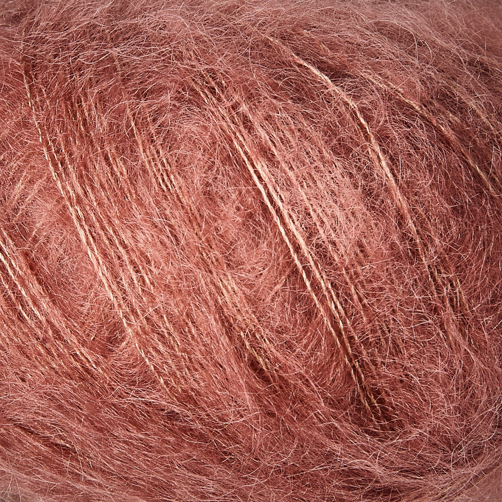 Yumuşacık Plum Rose ipeksi tiftik ipliğiyle projelerinize zarafet katın.