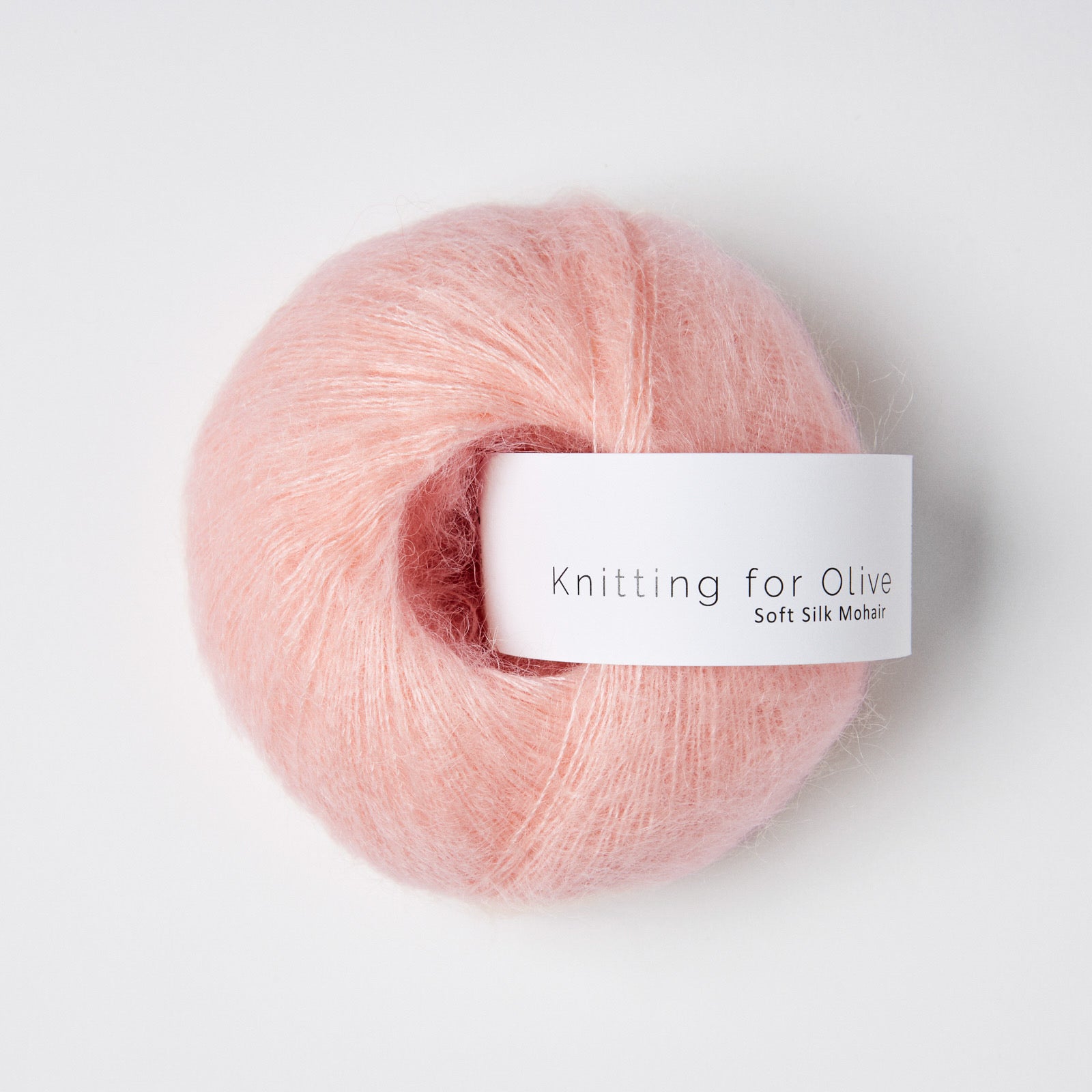 Knitting for Olive Soft Silk Mohair Poppy Rose'un ipeksi yumuşaklığı ve hafif sıcaklığıyla projelerinize zarif dokunuş katar.