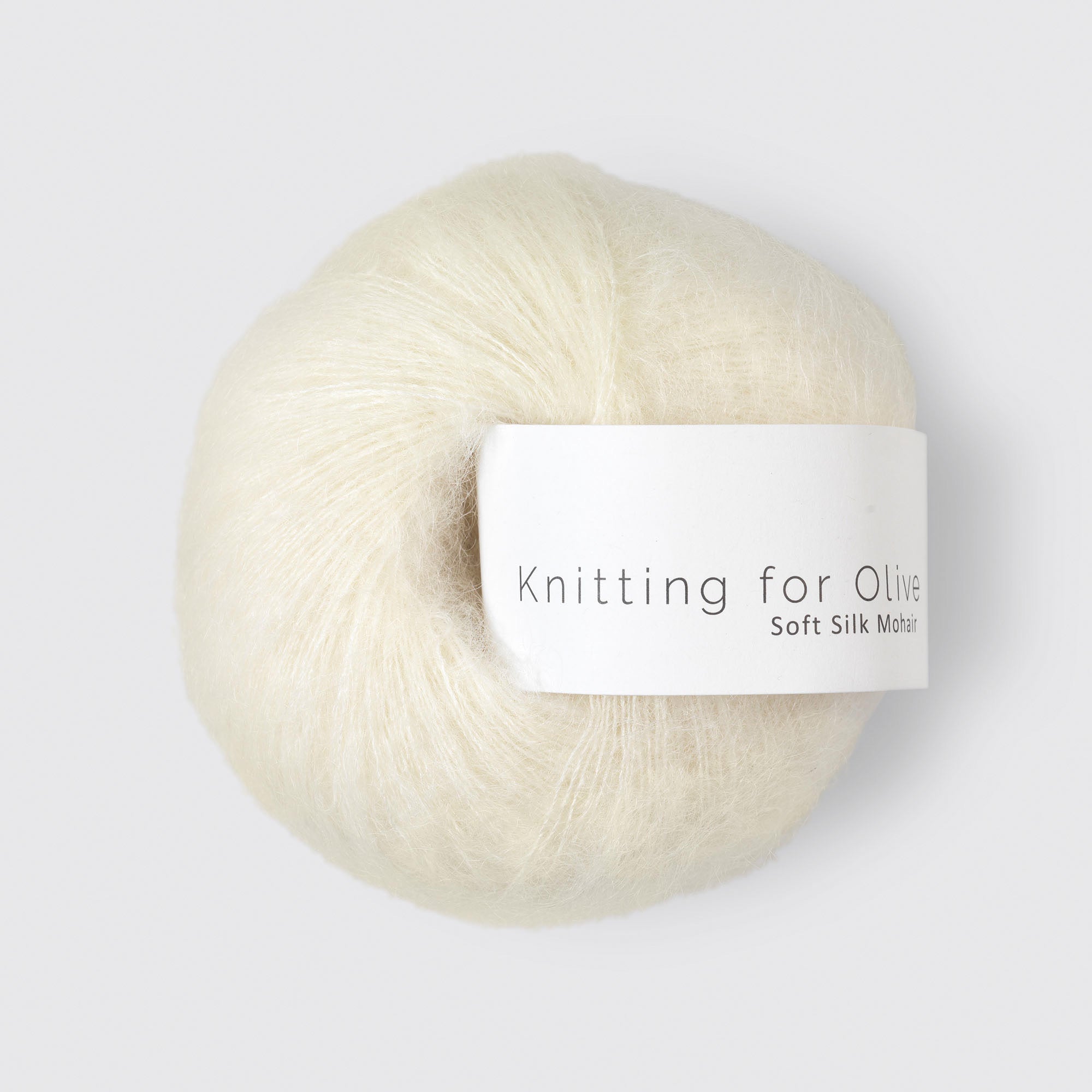 Knitting for Olive Soft Silk Mohair ipeksi, boyasız tüyleriyle örgülerinize lüks bir hafiflik katar.