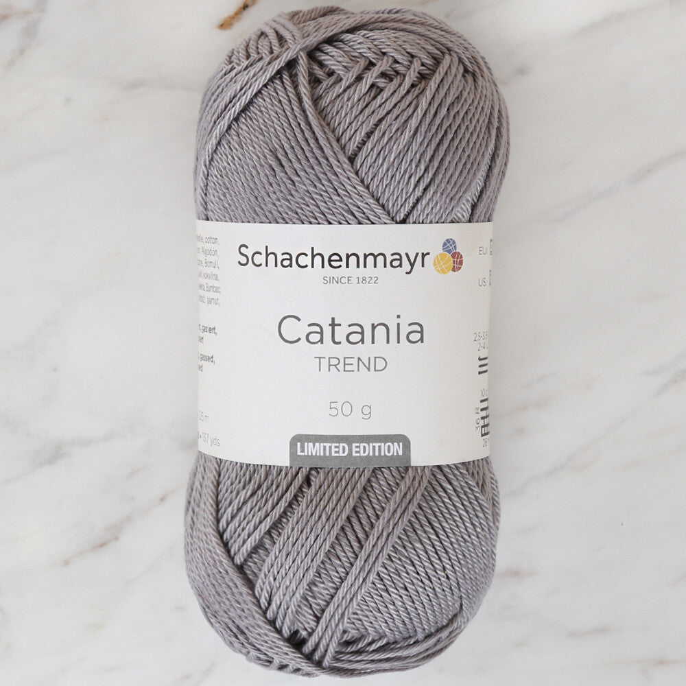 Schachenmayr Catania 50gr gri el örgü ipi, yumuşak dokusu ve dayanıklı yapısıyla örgü projelerinize zarafet katar.