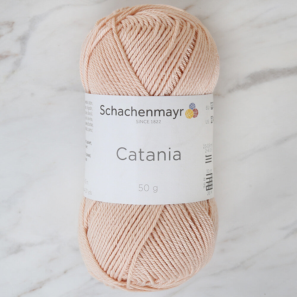 Schachenmayr Catania 50gr bej el örgü ipi, yumuşak dokusuyla amigurumi ve örgü projelerinize zarafet katar.
