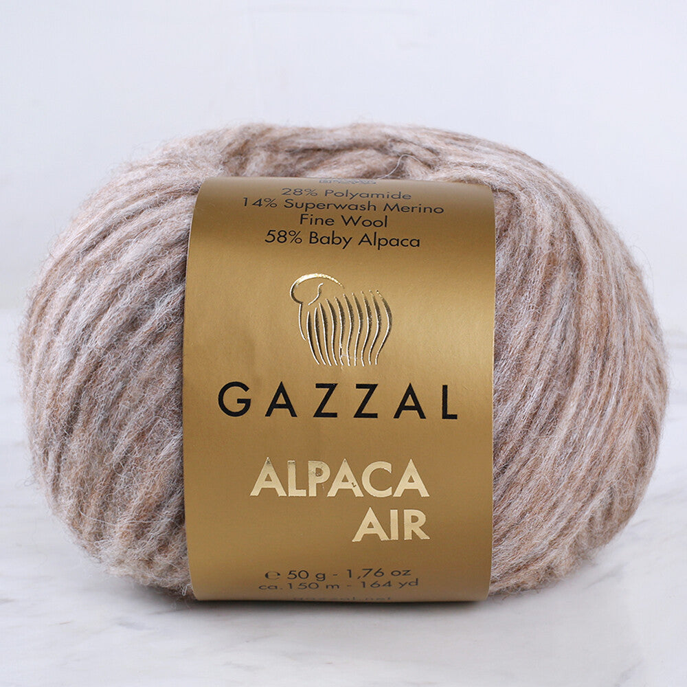 Gazzal Alpaca Air Koyu Bej el örgü ipiyle doğal yumuşaklık ve hafif sıcaklıkta şık örgüler yaratın.