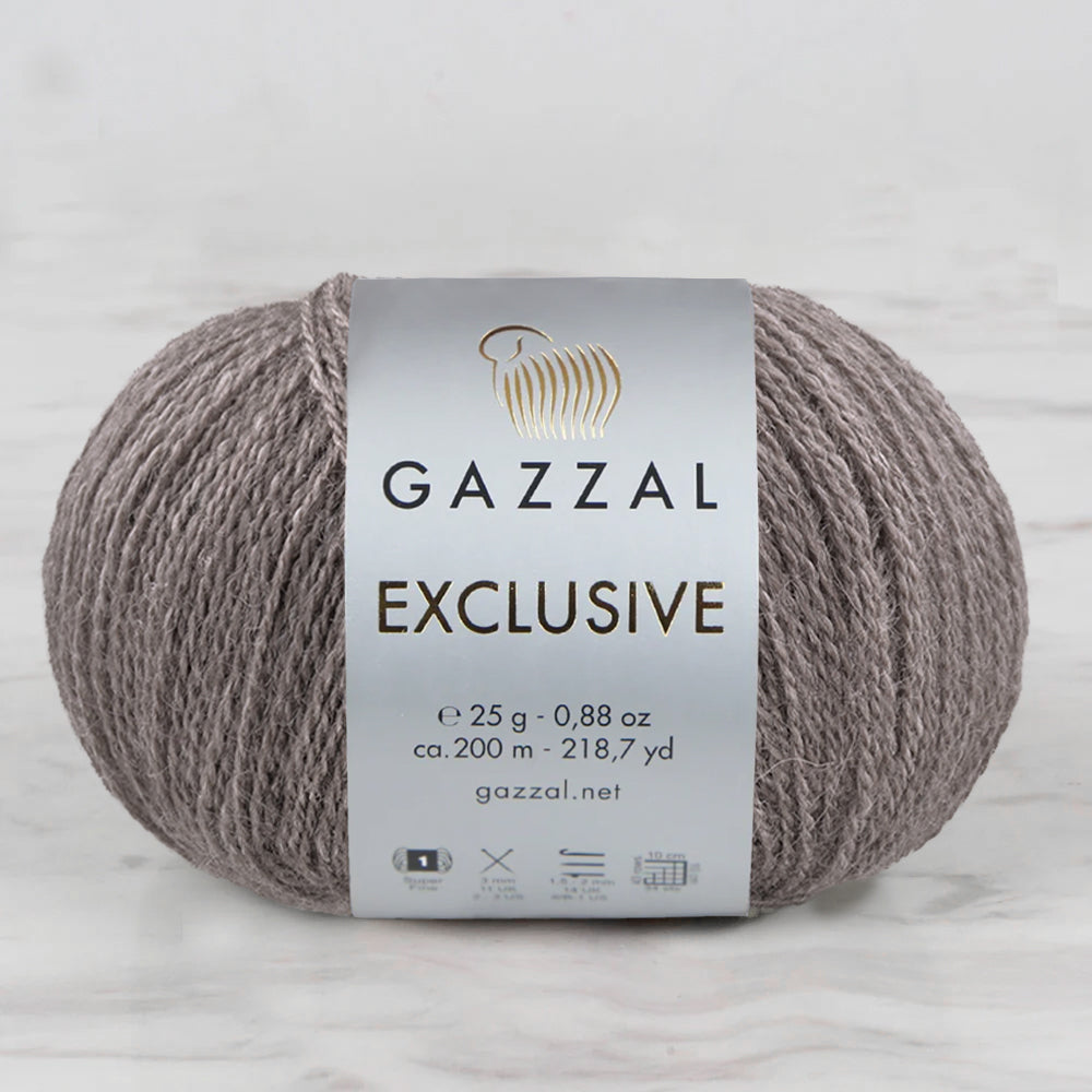 Gazzal Exclusive bej el örgü ipi, yumuşak dokusu ve dayanıklı yapısıyla projelerinize zarafet katar.