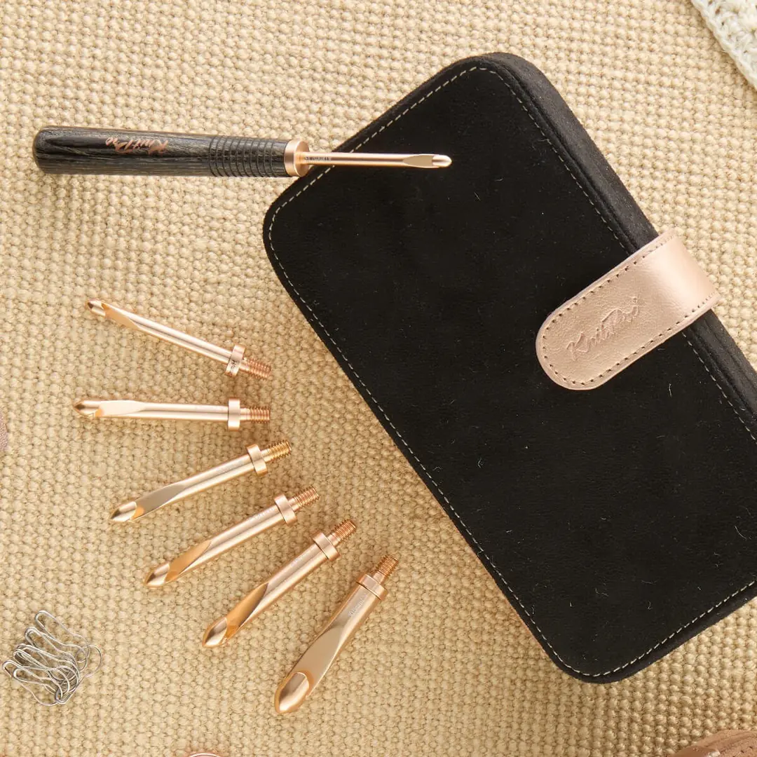 KNITPRO OASİS değiştirilebilir uçlu tığ seti, ergonomik tasarımıyla konforlu ve pürüzsüz örgü deneyimi sunar.