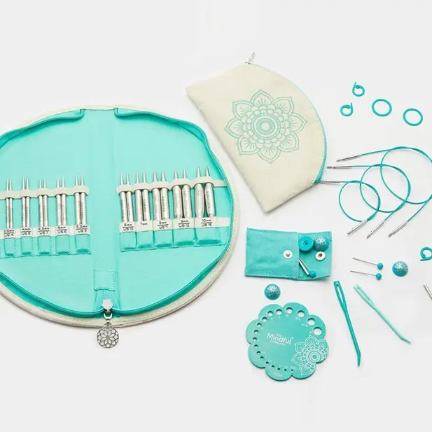 KNITPRO The Mindful kısa değiştirilebilir şiş seti, sıcaklık ve konforu pratik çantasıyla birleştirir.