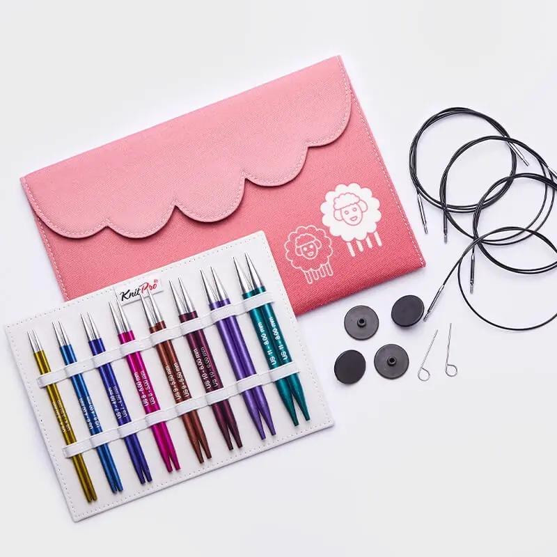 KNITPRO ZING Deluxe Set, 13 cm normal uçlu hafif ve pürüzsüz örgü şişleriyle hızlı ve konforlu projeler sunar.