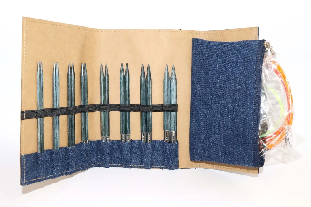 KNITPRO INDIGO WOOD 13 cm değiştirilebilir misinalı şiş seti doğal ahşap konforuyla kusursuz örgü deneyimi sunar.