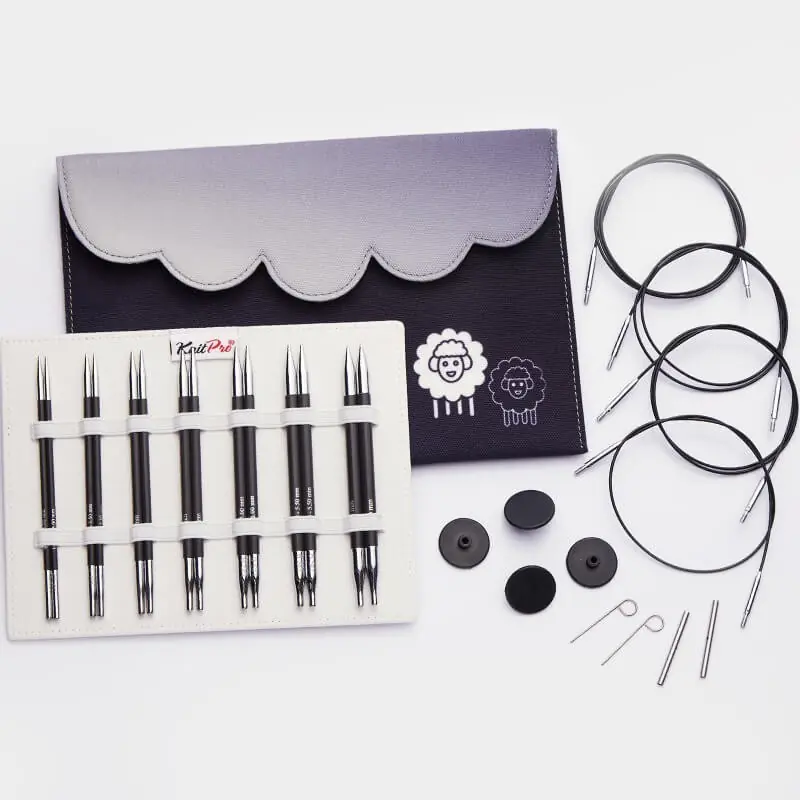 Karbon kaplı KNITPRO KARBONZ Midi Set ile pürüzsüz ve hızlı örgü deneyimi.